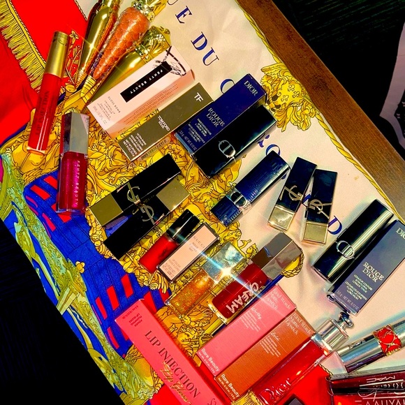 Posh Plug, Priscilla!🔌 Come Shop ALL Authentic Luxury Bags/Beauty Brands!!! 👜🫶🏼💄 - Picture 3 of 15